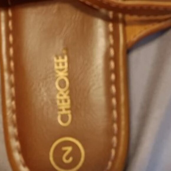 Girls Sandals By Target Size 2 Thong And T-Strap Embroidered, - NWT - Picture 12 of 15